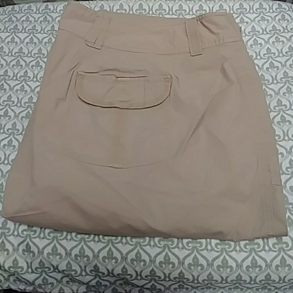 Women's khaki cargo pants by Venezia